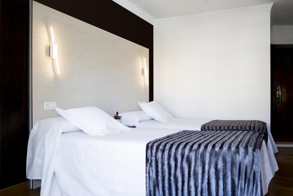 Hostal Alhambra - Adults Only Nerja Dış mekan fotoğraf